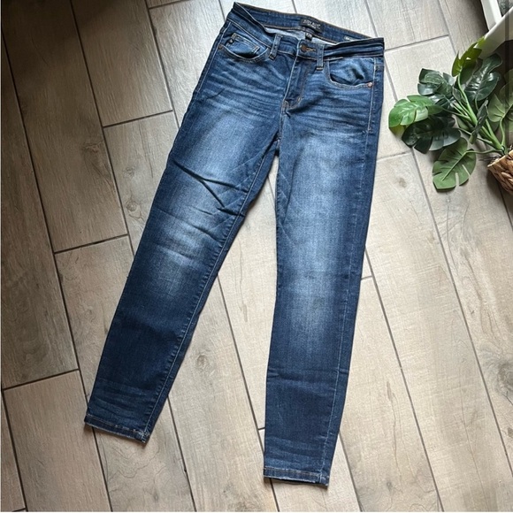 Judy blue relaxed fit dark wash cigarette jeans- size 3. - Picture 2 of 7